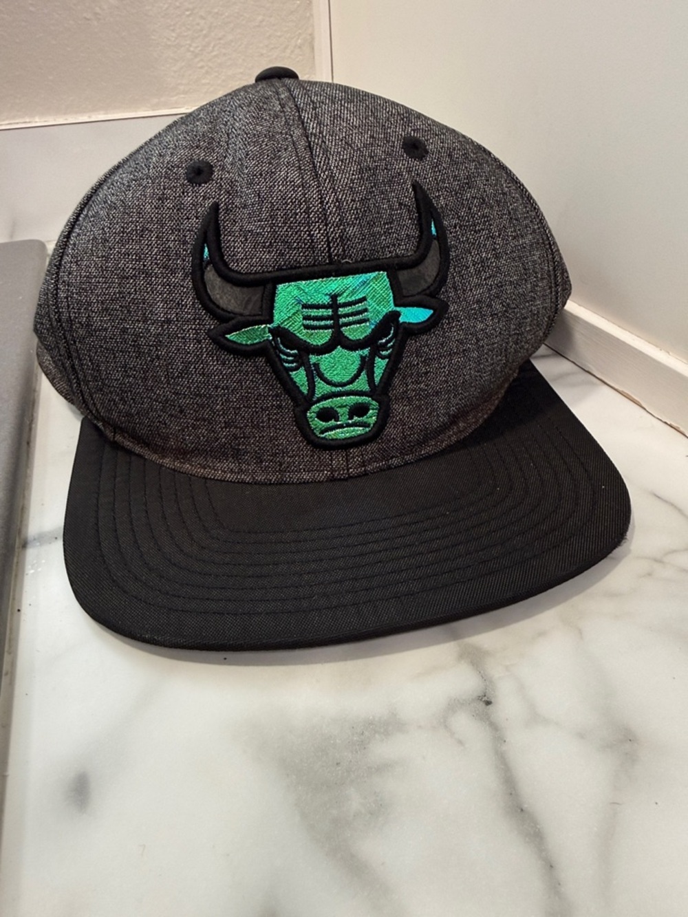 Mitchell & Ness Chicago Bulls gray and black snapback hat - Picture 1 of 4
